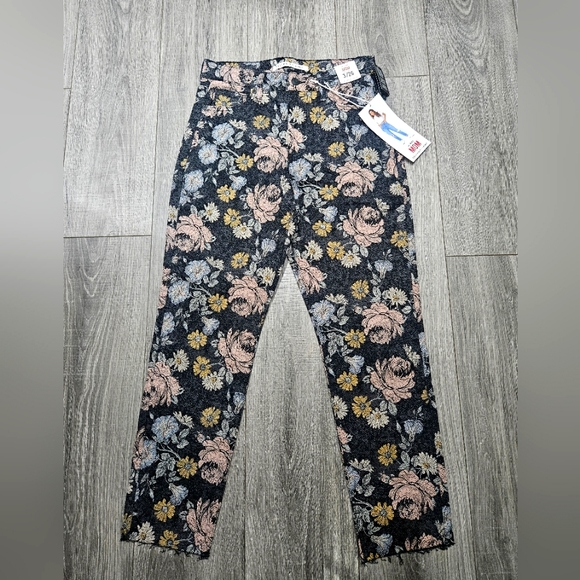 🛍 CELEBRITY PINK Hi Rise Multicolor floral print Mom Jeans 3/26 NWT - Picture 4 of 6